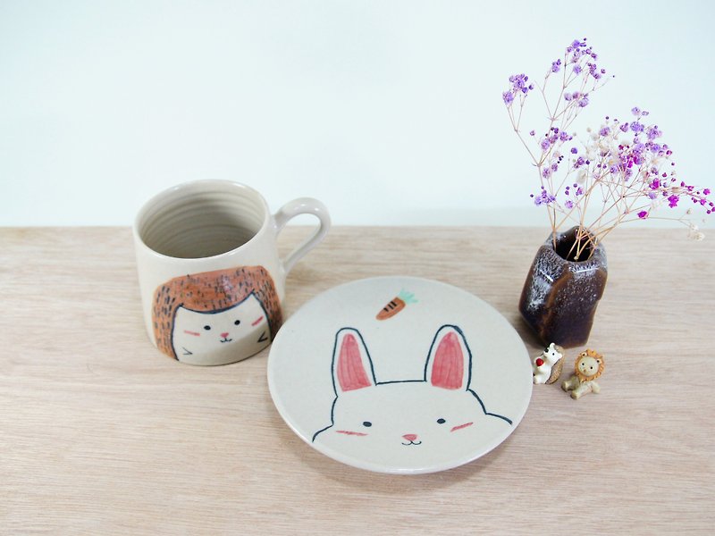 Hand-painted hedgehog coffee cup, teacup, mug, water glass, mountain shaped cup - about 300ml - แก้วมัค/แก้วกาแฟ - ดินเผา ขาว