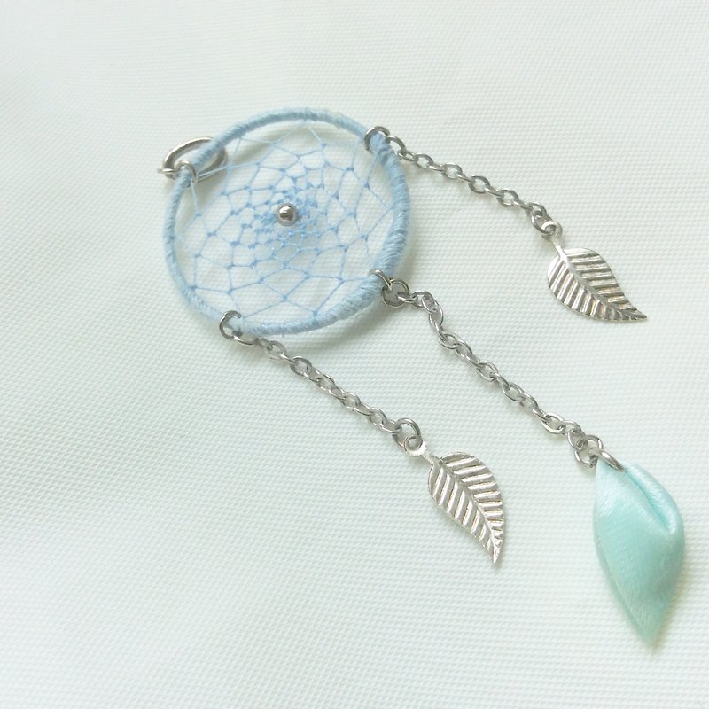Blue solidify ribbon flower petal dreamcatcher necklace - สร้อยคอ - งานปัก สีน้ำเงิน