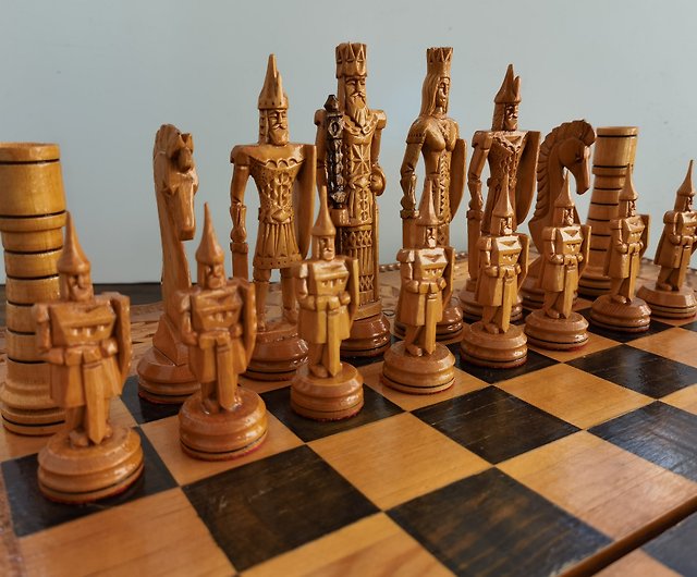 ハンドメイド ヴィンテージ ソ連 ソビエト ロシア 木製 チェス セット ボード 彫刻 アンティーク 古い - ショップ Chess24  ボードゲーム・玩具 - Pinkoi