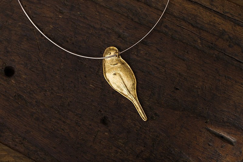 Bird Bird Brass Bronze hand pendant collar pendant / necklace - Necklaces - Copper & Brass Gold