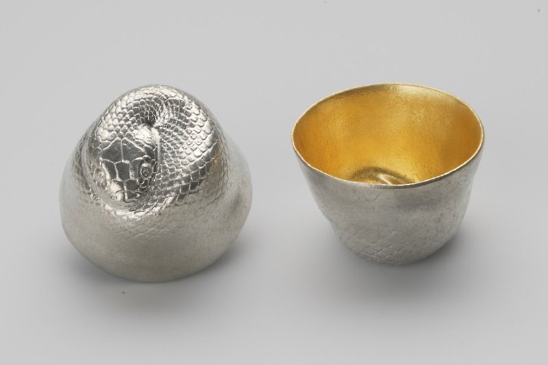 金箔干支形状カップ-ヘビ - ワイングラス・酒器 - 金属 ゴールド