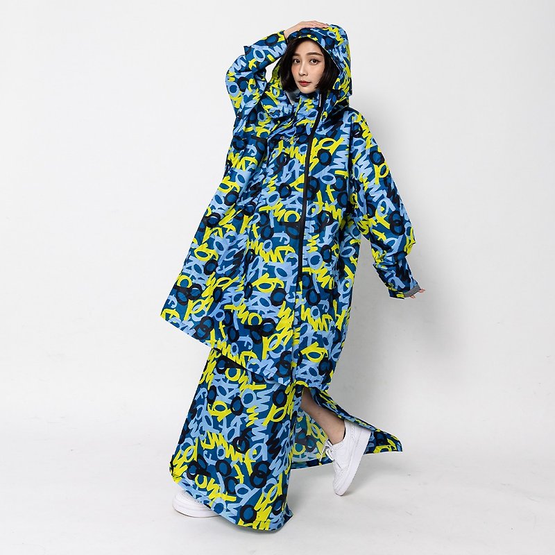 [Backpack] Go to the rain long version of the windbreaker - graffiti camouflage + rain skirt - blue background