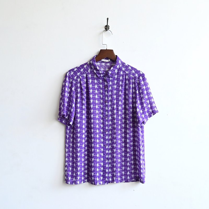 [Egg Plant Vintage] Purple Light Sail Print Short-sleeved Vintage Shirt - เสื้อเชิ้ตผู้หญิง - ไฟเบอร์อื่นๆ 