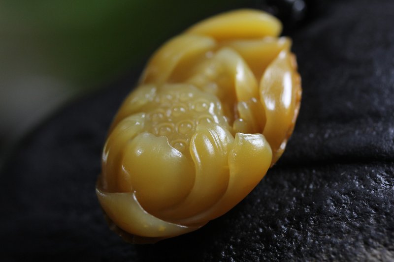 Natural yellow wax Stone carving lotus jade pendant lotus flower blooming wealthy pendant girl gift
