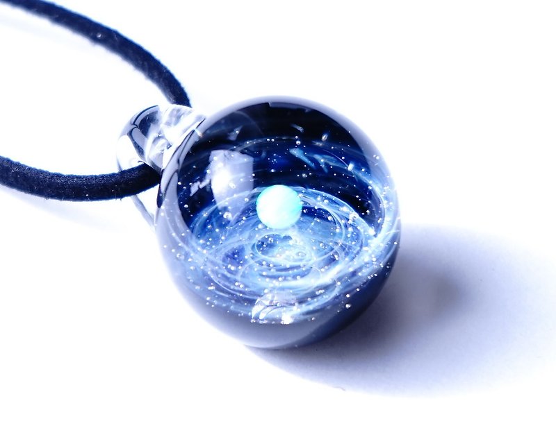 惑星 隕石の世界 ver星雲 ホワイトオパール、隕石入り ガラス ペンダント 宇宙 【送料無料】 - 項鍊 - 玻璃 藍色