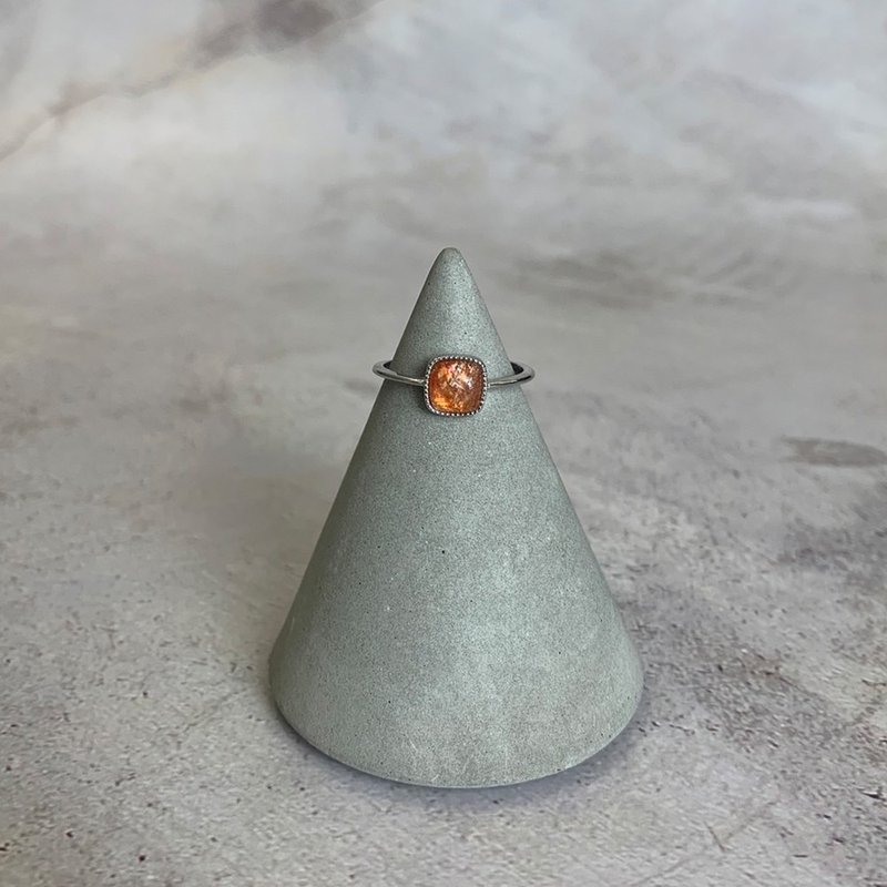 |鑲嵌珠寶| 金草莓晶 鑲嵌寶石方形細圈戒指 一物一圖 - 戒指 - 寶石 橘色