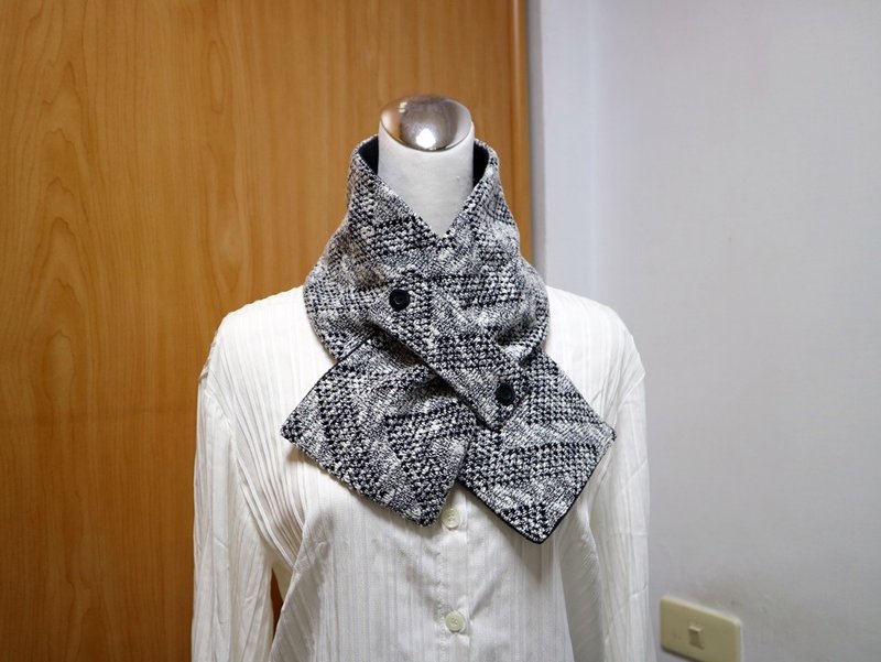Warm Adjustable Short Scarf, Reversible, Two-Tone, Suitable for Adults and Children - ผ้าพันคอถัก - วัสดุอื่นๆ 