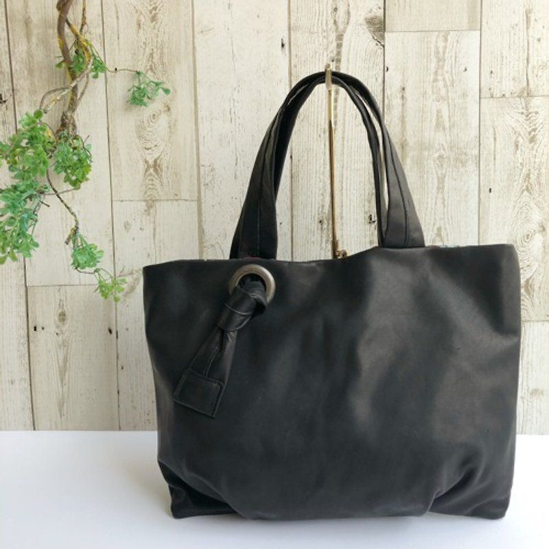 Horseskin black soft and light tote bag A4 storage capacity big eyelet antique metal fittings - Handbags & Totes - Genuine Leather Black
