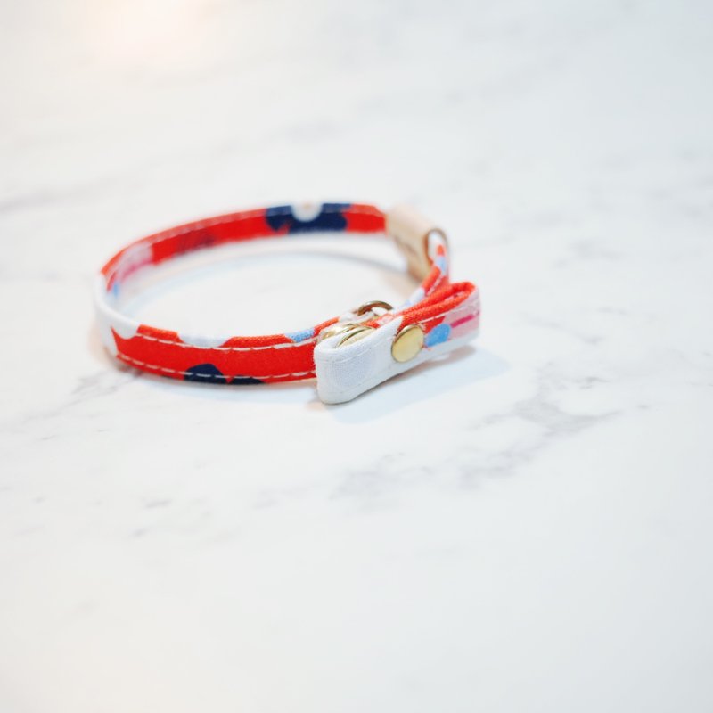 猫のさえずりの首輪、赤い花とブルー、大正のレッド、鈴付きのタグを追加できます。 - 首輪・リード - コットン・麻 レッド