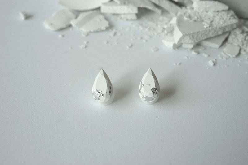 小魔女-箔金系列-銀箔款 水泥不鏽鋼耳針(一對) - 耳環/耳夾 - 水泥 銀色