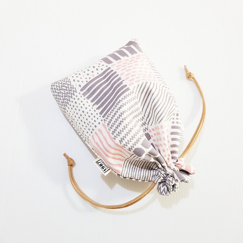 [Dotted noodles-pink] Drawstring pocket storage bag carry-on bag cosmetic bag Christmas exchange gift