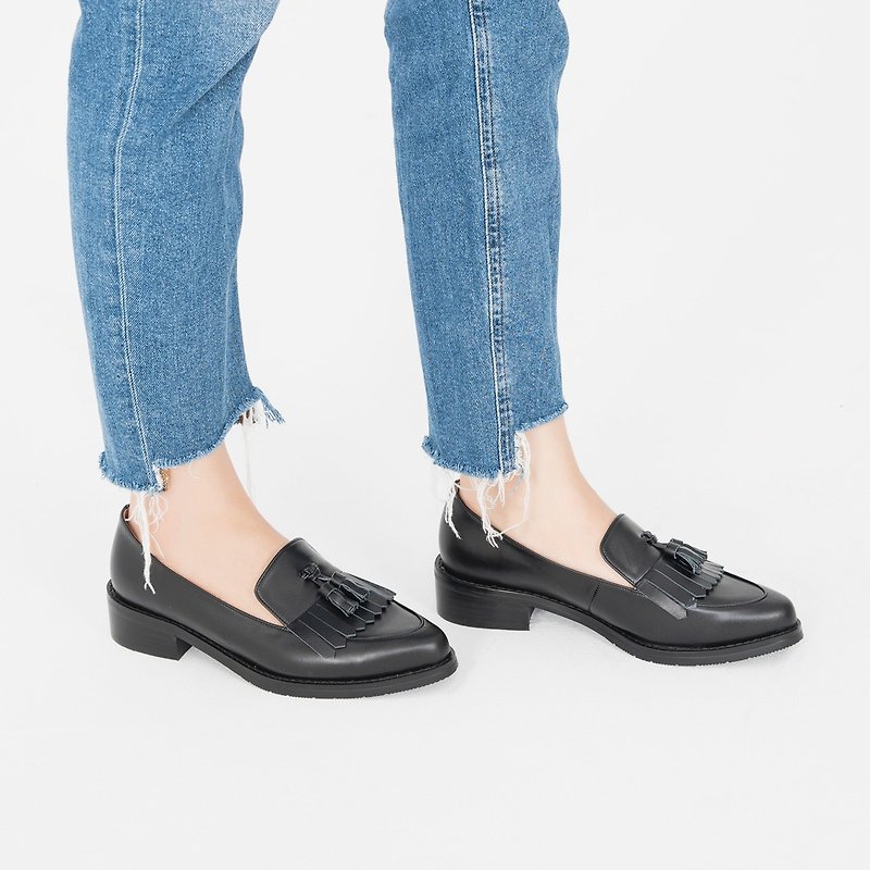 Qi Liuhai trim! Wide-bodied small tassel loafers black MIT full leather-fog black - รองเท้าอ็อกฟอร์ดผู้หญิง - หนังแท้ สีดำ