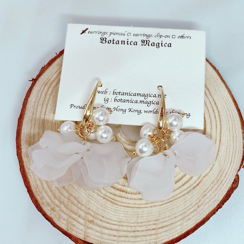 Botanica Magica | Swaying Shell Flower Earrings