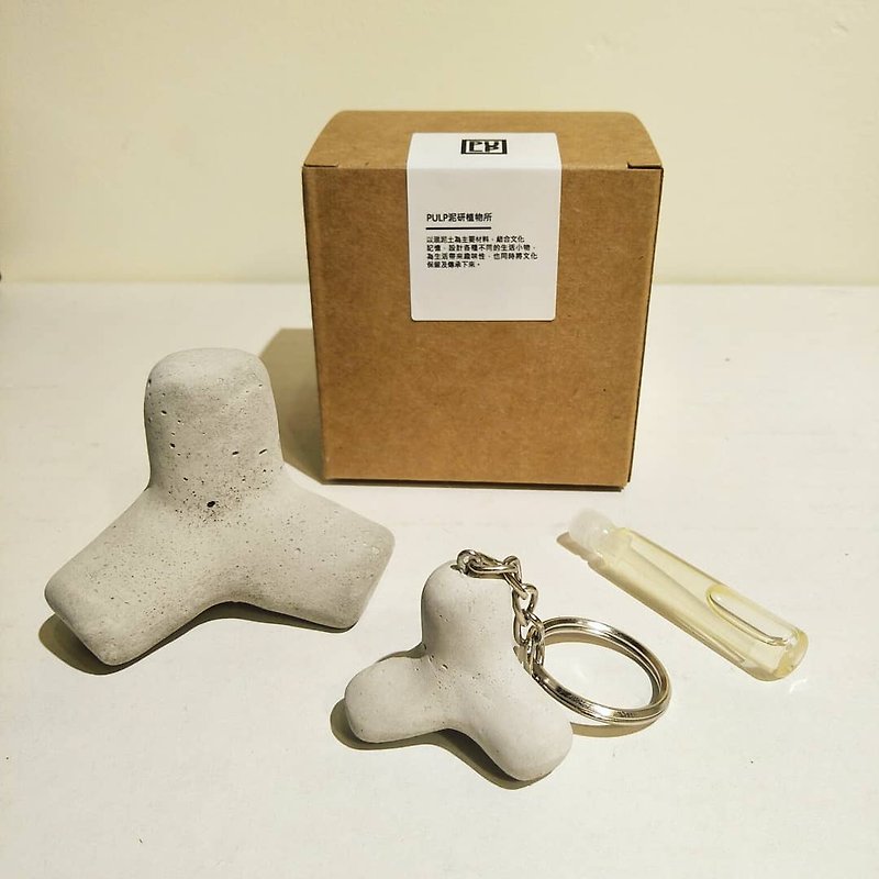 Anti-wave block paper weight, keychain diffuser set gift - ที่ห้อยกุญแจ - ปูน สีเทา
