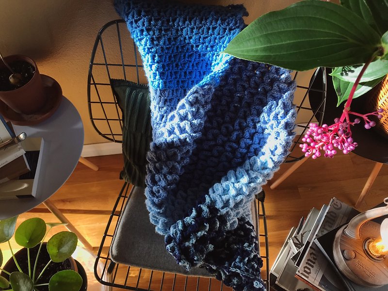 早期手工鉤織小毯/ 藍色漸層 - 棉被/毛毯 - 其他材質 藍色
