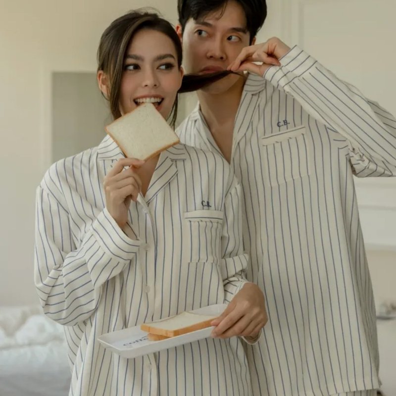 Skin-friendly and soft striped long-sleeved suit with white background and blue stripes for women - exclusive power embroidery - ชุดนอน/ชุดอยู่บ้าน - วัสดุอื่นๆ ขาว