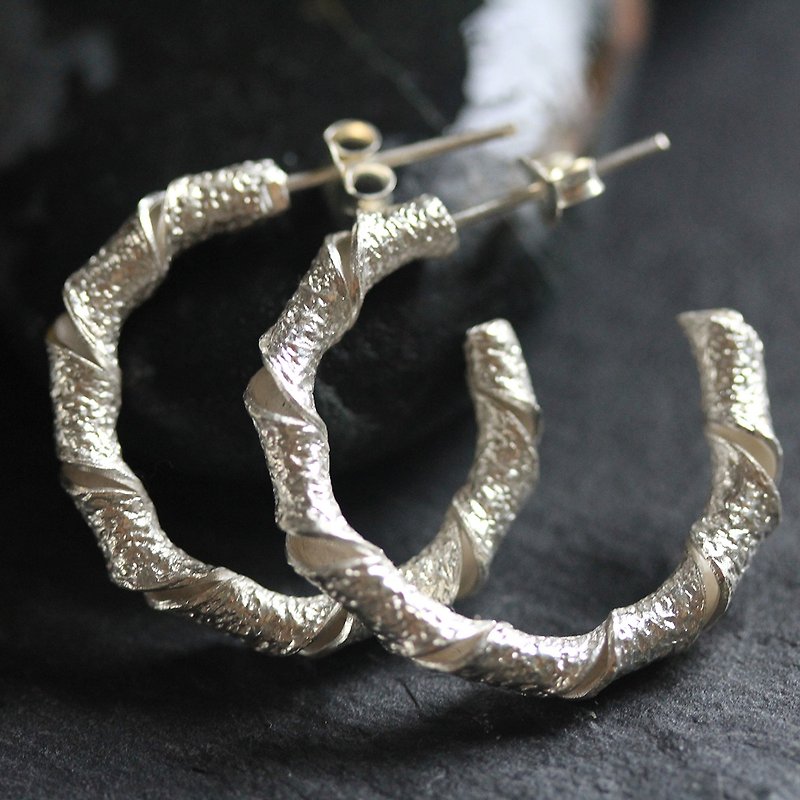 Handmade twisted leaf loop earrings (E0168)
