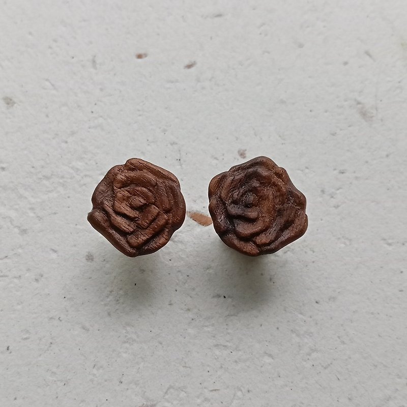 Hand carved walnut rose earrings - Earrings & Clip-ons - Wood Brown