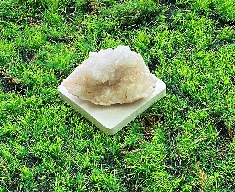 天然原礦可愛瑪瑙可愛白水晶花  療癒 開運 淨化 原礦 家居擺件 - 擺飾/家飾品 - 水晶 