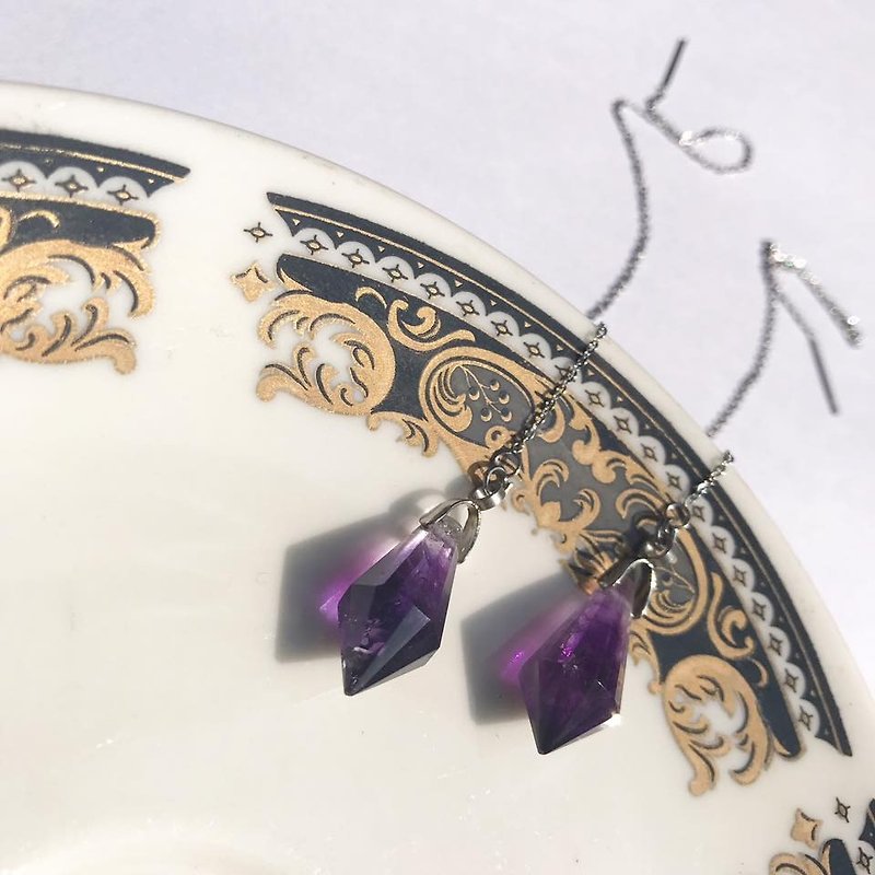 【Lost And Find】Mini size Natural amethyst earring - ต่างหู - เครื่องเพชรพลอย สีม่วง