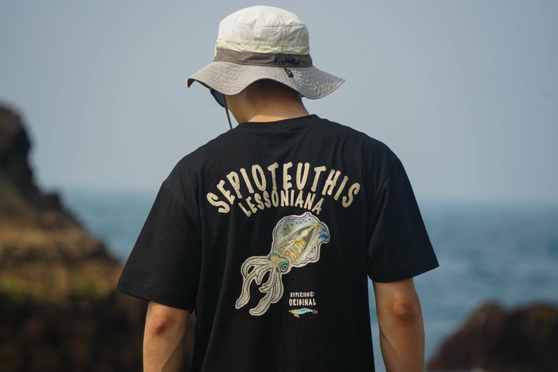 HYPERION Original Design Animal Encyclopedia Series Soft Silk Squid Short T-shirt - เสื้อยืดผู้ชาย - ผ้าฝ้าย/ผ้าลินิน สีดำ