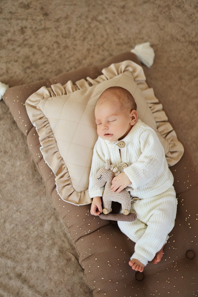 Newborn Photo Shoot Knitted newborn set in milk color sweater pants hat - 嬰兒飾品 - 其他材質 白色