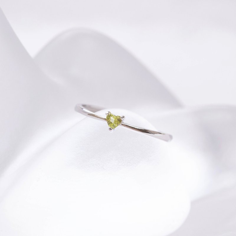 橄欖石925純銀心形寶石爪鑲戒指 可調式戒指