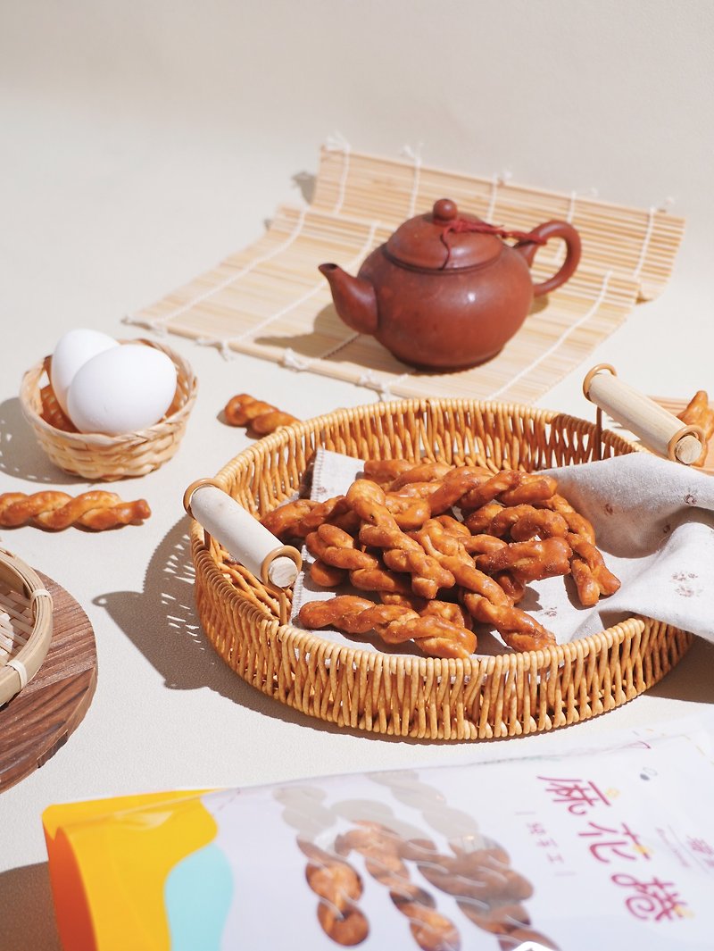 伝統的な手作りツイストロール - スナック菓子 - 食材 