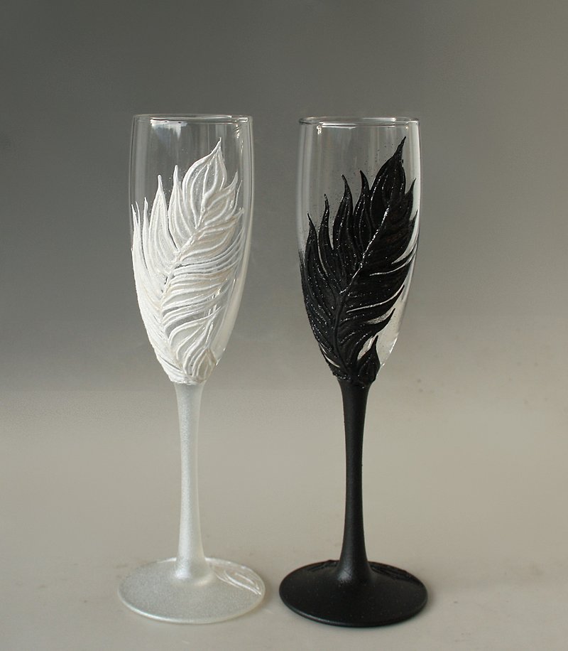 Mr and Mrs Wedding Champagne Glasses Feathers, Hand-painted, set of 2 - Bar Glasses & Drinkware - Glass Black