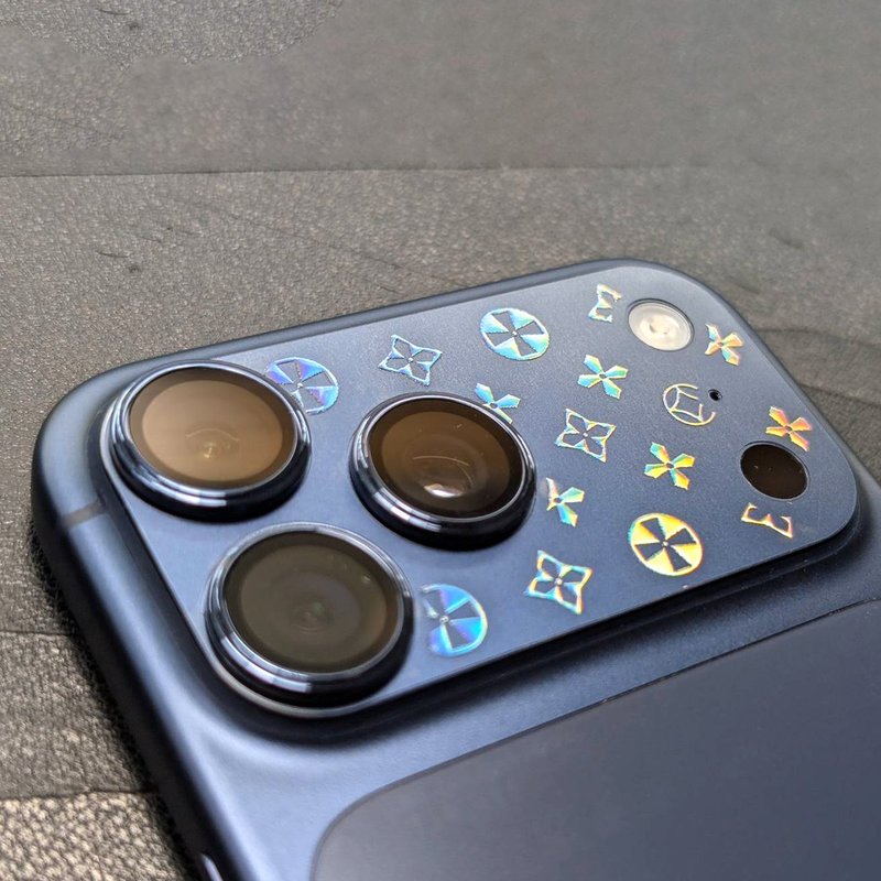 【極光晶雕】彩繪鏡頭底座貼 for iPhone17 Pro Max(鏡頭鏤空) - 手機配件 - 其他材質 