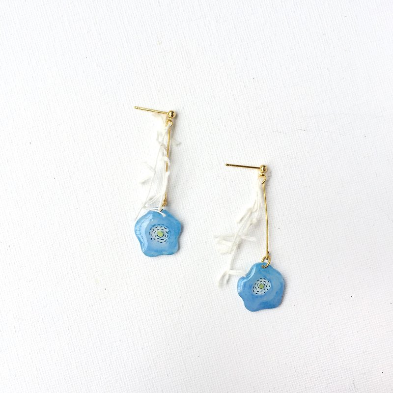 Small pond clip-on/pin earrings - ต่างหู - เรซิน สีน้ำเงิน