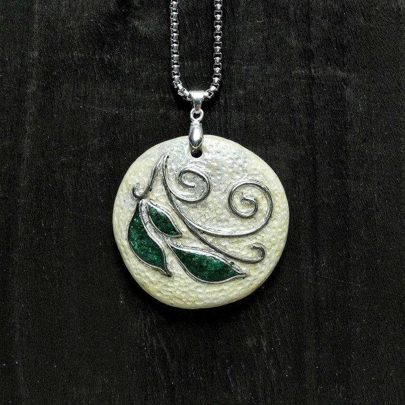 Stone pebble necklace with malachite - 項鍊 - 石頭 