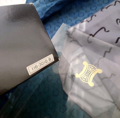新品 ギフトボックス CELINE ビッグゴールドリング 収納バッグ