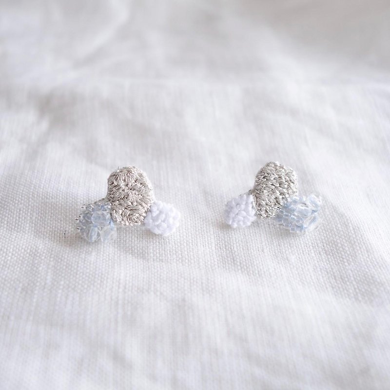 Condensation earrings 3 - ต่างหู - วัสดุอื่นๆ ขาว