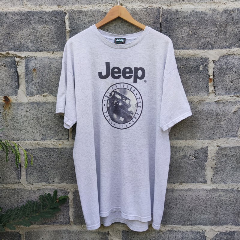 Vintage 90s Jeep Wrangler The Freedom The Fun The Power  T-Shirt - เสื้อยืดผู้ชาย - ผ้าฝ้าย/ผ้าลินิน สีเทา