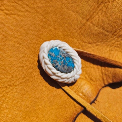 鹿革のポーチ チベタンターコイズの鹿角コンチョ