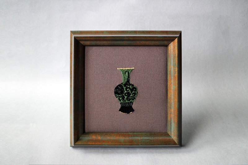老闆的收藏 綠釉黑花牡丹紋瓶 手工刺繡掛飾 - 相框/畫框 - 繡線 綠色