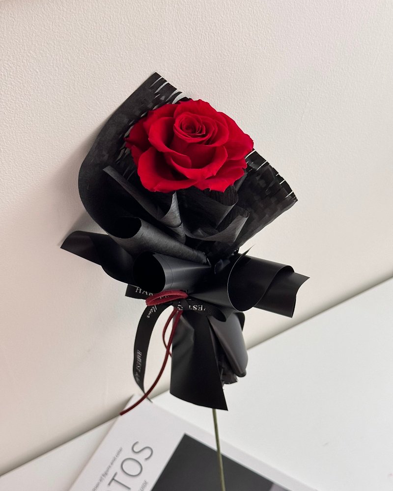 Everlasting rose bouquet*comes with bag* - ช่อดอกไม้แห้ง - พืช/ดอกไม้ สีแดง