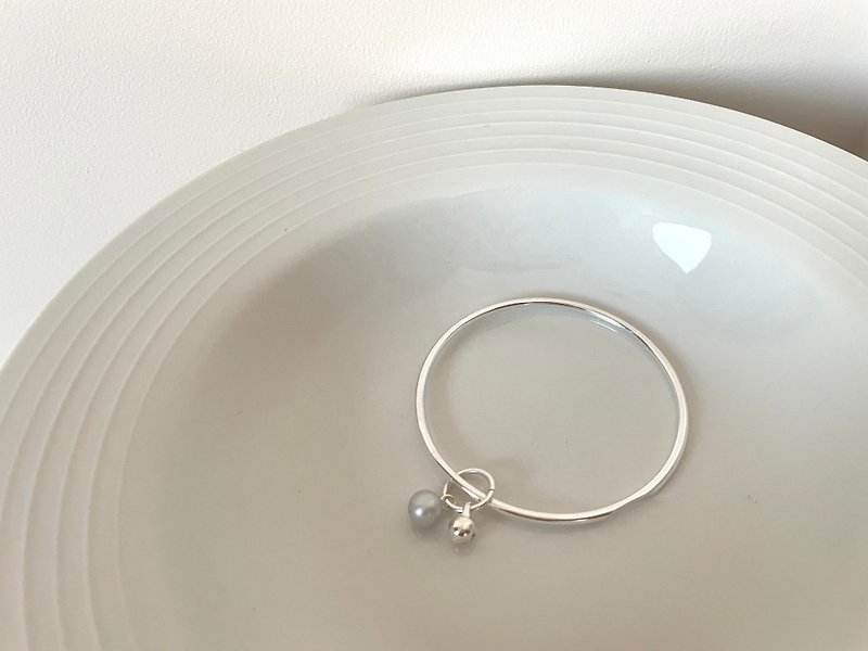 Meet the natural seawater pearl all-over Silver bracelet - สร้อยข้อมือ - ไข่มุก สีเงิน
