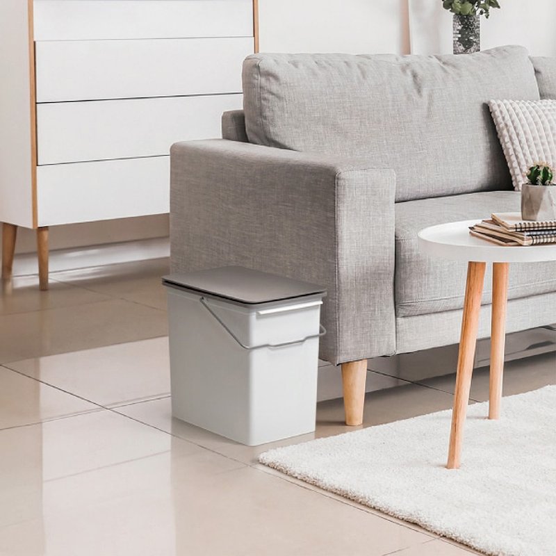 Japanese Like-it Seals push-top stackable trash can 17L - Trash Cans - Plastic 