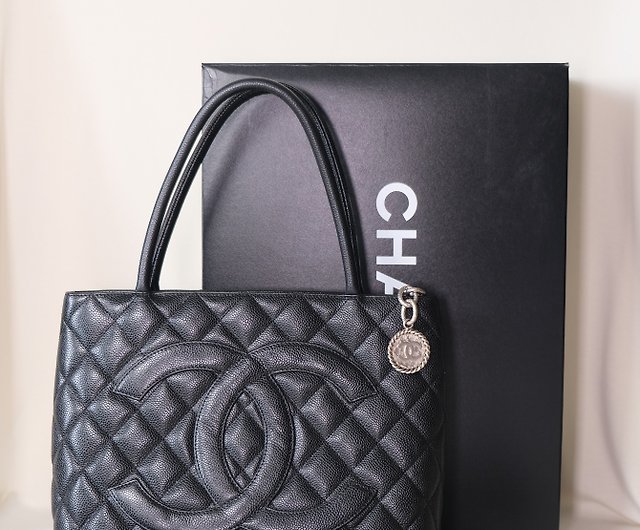 Second-hand Japanese second-hand Vintage CHANEL black lychee pattern caviar  leather shoulder bag gold coin bag - Shop RARE TO GO Handbags & Totes -  Pinkoi