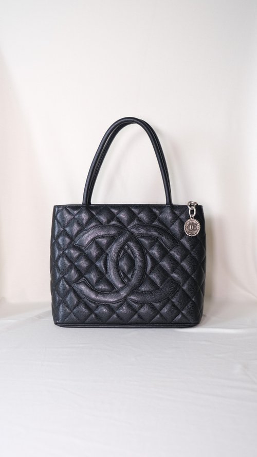 Second-hand Japanese second-hand Vintage CHANEL black lychee pattern caviar  leather shoulder bag gold coin bag - Shop RARE TO GO Handbags & Totes -  Pinkoi