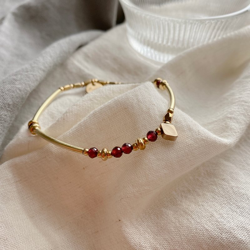 Garnet Princess -Brass bracelet - สร้อยข้อมือ - ทองแดงทองเหลือง หลากหลายสี