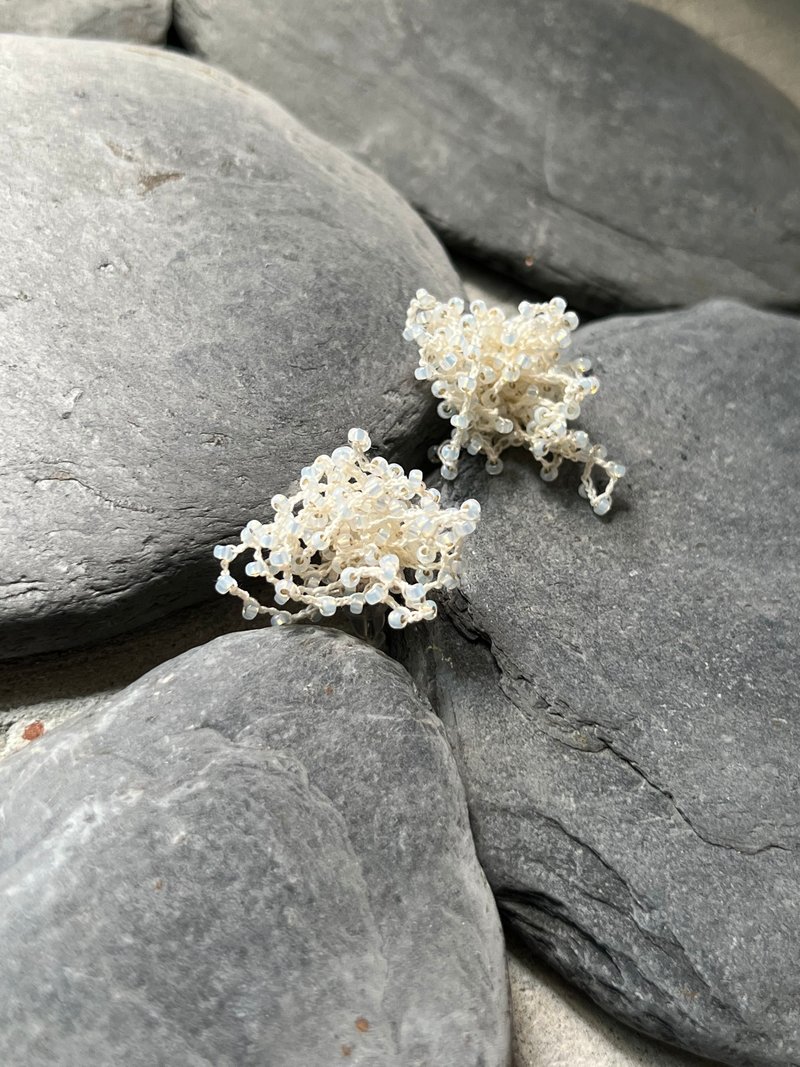 White Coral Flower Handmade Hook Earrings - ต่างหู - ผ้าฝ้าย/ผ้าลินิน ขาว