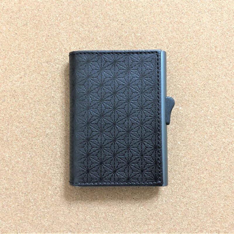 京友禅革カードケース 江戸時代の小紋絵柄を型押しした京友禅革-麻の葉 黒とスキミング防止カードケース-Csecureのコラボレーション - 皮夾/長短夾/錢包 - 真皮 黑色