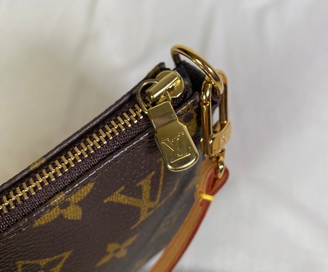 Louis Vuitton monogram pochette LV presbyopic clutch bag large