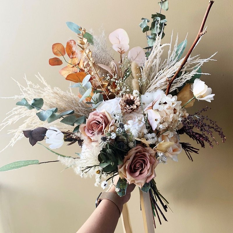 Bridal Bouquet (Medium Size 10-12 inches), For Special day / Anniversary - ช่อดอกไม้แห้ง - พืช/ดอกไม้ หลากหลายสี