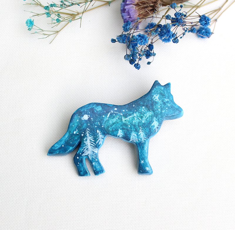 Handmade wolf of starry night  brooch - เข็มกลัด - ดินเหนียว สีน้ำเงิน
