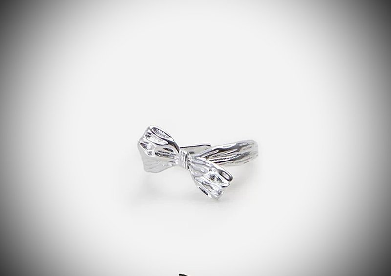 C&W s925 sterling silver fashionable and simple liquid metal texture bow personalized ring - แหวนทั่วไป - เงินแท้ สีเงิน