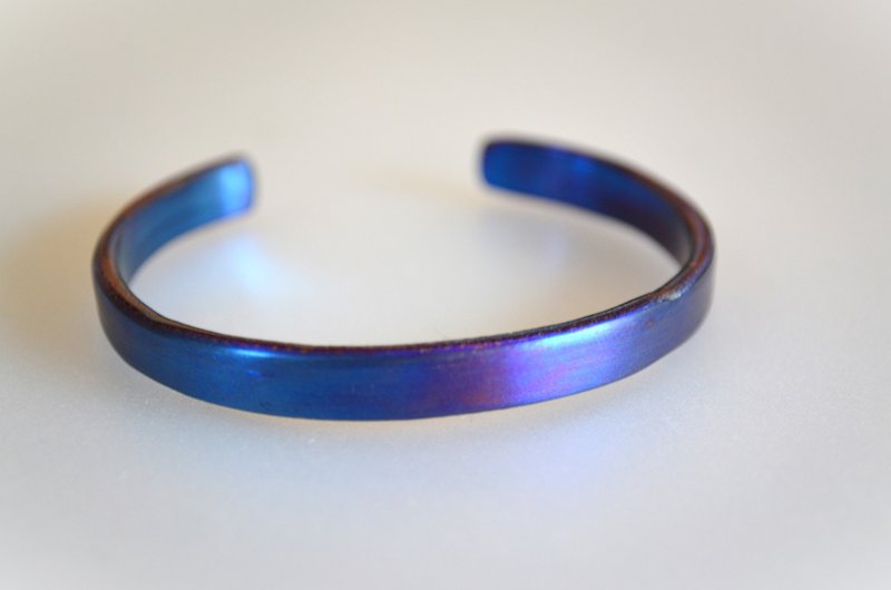Titanium bangle, pure titanium bangle, matte blue, 57mm, oval model - Bracelets - Other Metals Gold
